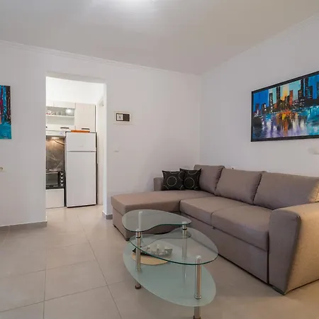 Apartament Stefanias *