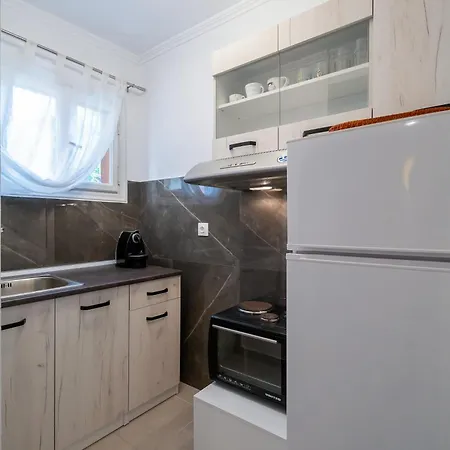 Apartament Stefanias *