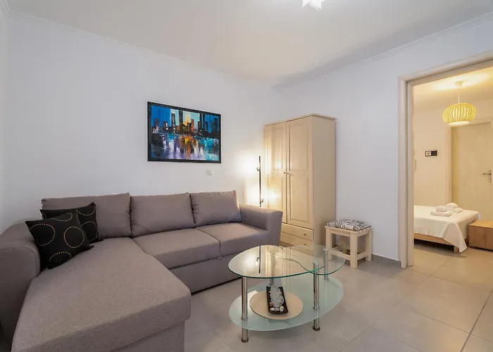 Stefanias Neos Marmaras